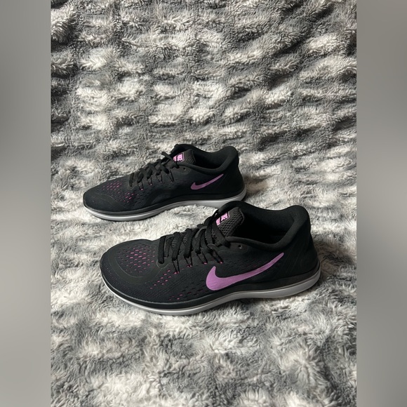 Nike Flex 2017 Run Women’s Size 10 Black & Purple (898476-014) - Picture 2 of 6